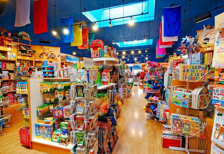 Top 22 Coolest Toy Stores in the USA That Your Kids Will Love (2023)